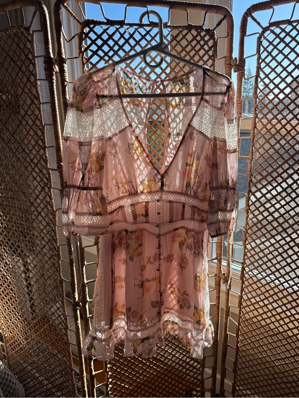 For love and lemons -  Pink Floral V-Neck Ruffle Mini Dress